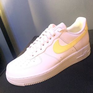 - Selling new nike air force for female 10/10